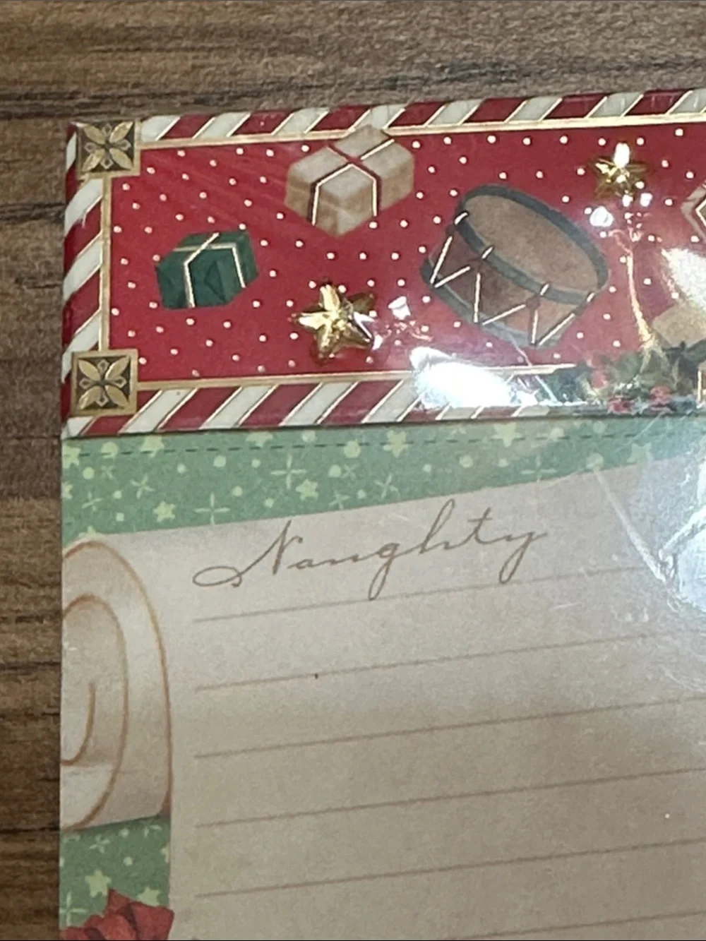 Punch Studio Christmas Santa Magnetic Lined Notepad - 100 sheets - 8” x 4”,